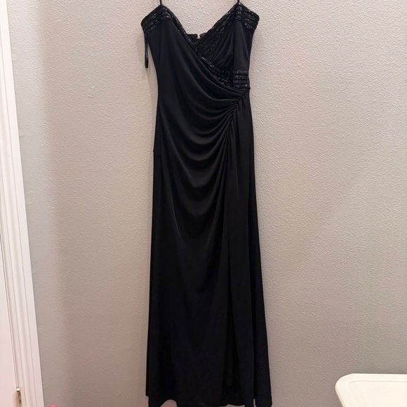 Tadashi Black Cocktail Dress Size Small/Medium Formal Beaded  Formal Maxi - Picture 1 of 9